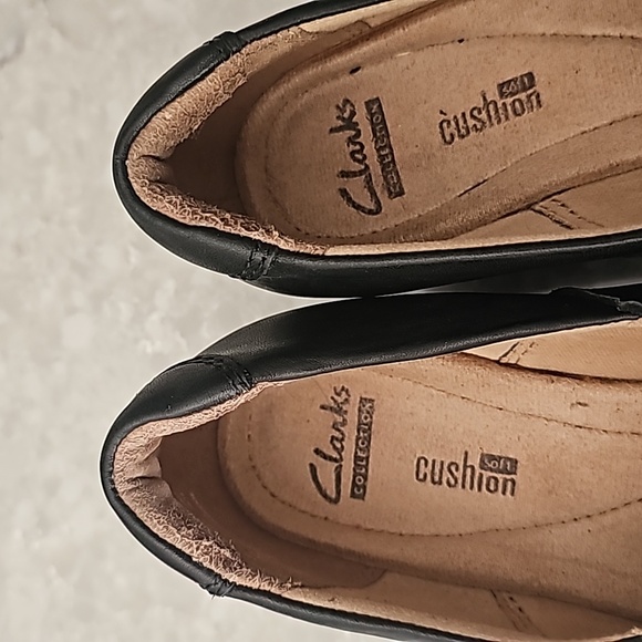 Clarks  cushion loafers size 7M US good used condition please look at pictures - Picture 3 of 4